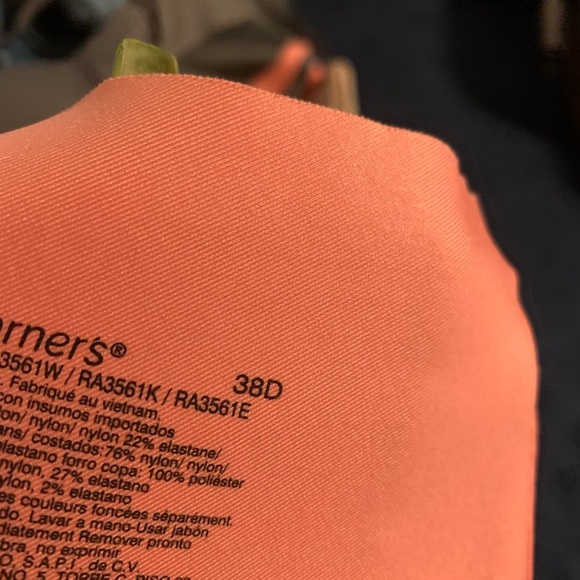 4 Warner’s  bras - Picture 8 of 8